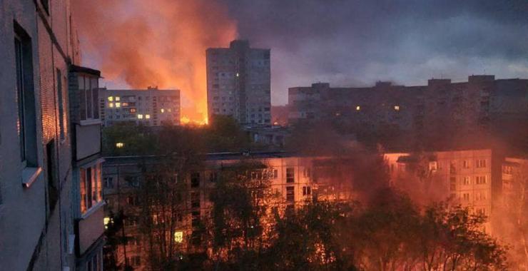 Багатоповерхівка в Харкові після російських обстрілів